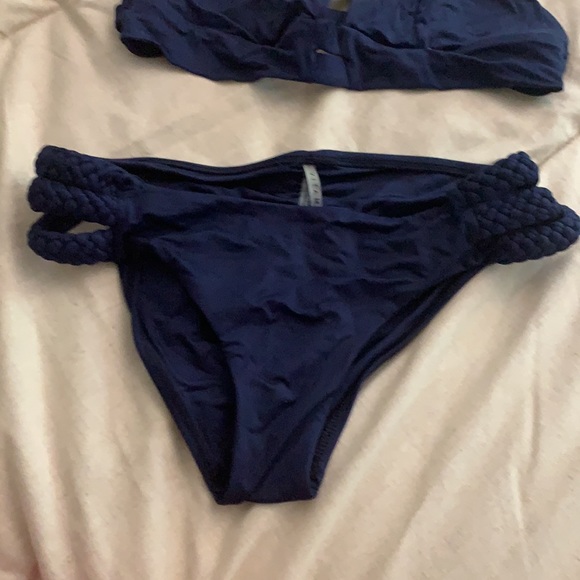 Vitamin A navy blue bikini. Both pieces are L. - Picture 5 of 7